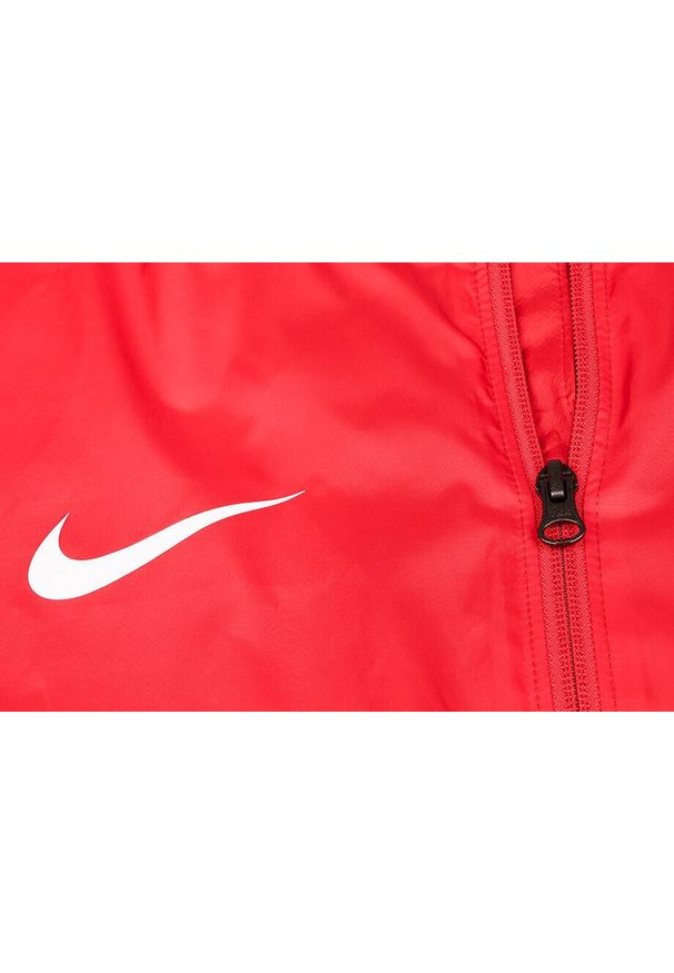 Kurtka przeciwdeszczowa dla dzieci Nike RPL Park 20 RN JKT W JUNIOR. Kolor: czerwony