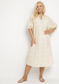 Born2be - Beżowa Bawełniana Sukienka Oversize z Wiązaniem pod Szyją Tolanea. Kolor: beżowy. Materiał: bawełna. Długość rękawa: krótki rękaw. Typ sukienki: oversize #1
