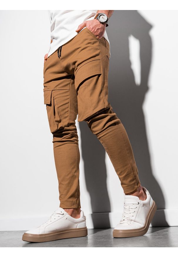 Ombre Clothing - Spodnie męskie joggery P999 - camel - XXL. Materiał: bawełna, elastan. Wzór: aplikacja