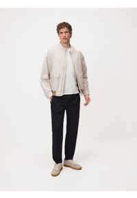 Reserved - Spodnie joggery - czarny. Kolor: czarny. Materiał: wiskoza, tkanina