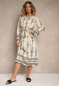 Renee - Jasnobeżowa Pudełkowa Sukienka Boho w Etniczne Wzory z Paskiem Lisalenea. Okazja: na co dzień. Kolor: beżowy. Długość rękawa: długi rękaw. Sezon: lato. Styl: boho #5