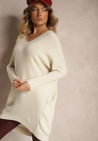 Renee - Jasnobeżowy Sweter z Modalem i Wiskozą Ozdobiony Koronką Zinnorela. Okazja: na spotkanie biznesowe, do pracy. Kolor: beżowy. Materiał: koronka, wiskoza. Wzór: aplikacja, koronka. Styl: biznesowy, elegancki
