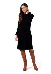 MOE - Dzianinowa Sukienka z Wywijanym Kołnierzem - Czarna. Kolor: czarny. Materiał: dzianina #1