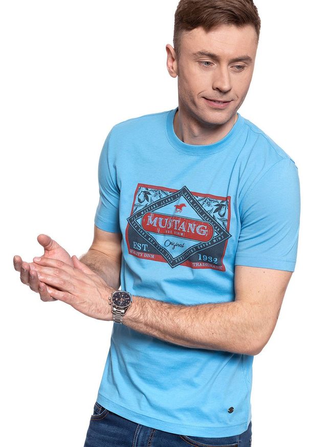 Mustang - MĘSKI T-SHIRT MUSTANG ALEX C PRINT 1009504 5094. Wzór: nadruk