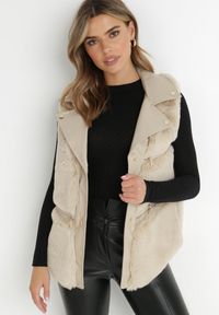Born2be - Jasnobeżowa Kamizelka Futrzana Antedes. Kolor: beżowy. Materiał: futro. Długość rękawa: długi rękaw. Długość: długie. Wzór: aplikacja #8