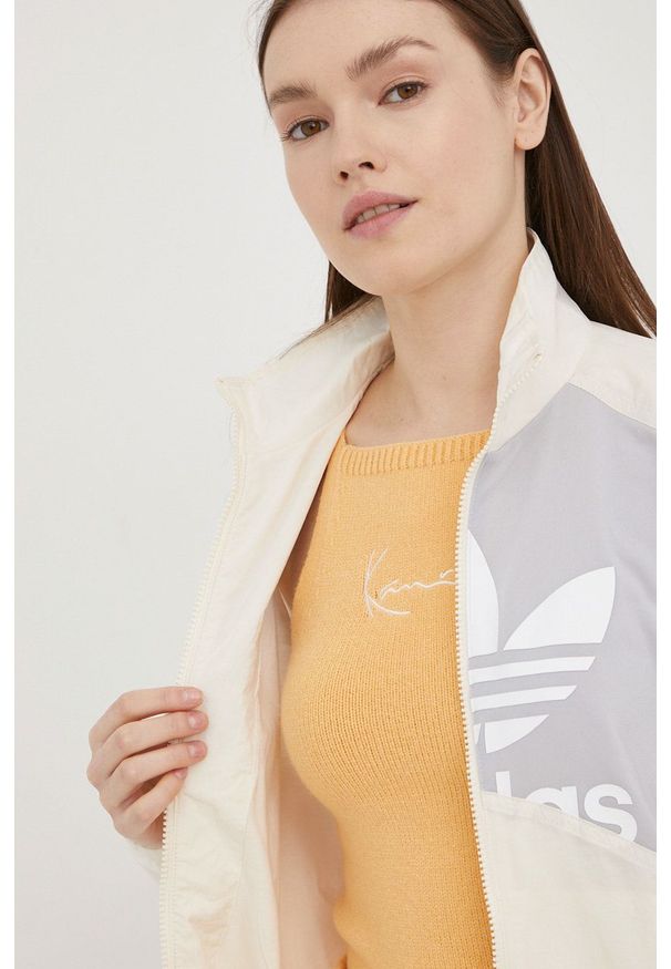 adidas Originals kurtka Adicolor damska kolor szary przejściowa. Kolor: szary. Materiał: materiał