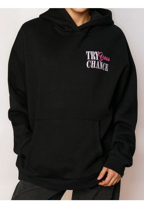 Sinsay - Bluza hoodie z nadrukiem na plecach - czarny. Kolor: czarny. Wzór: nadruk