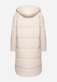 Born2be - Jasnobeżowa Długa Kurtka Pikowana z Odpinanym Kapturem i Kieszeniami Etarose. Okazja: na co dzień, na spacer. Kolor: beżowy. Materiał: jeans. Długość: długie. Styl: casual, elegancki #7