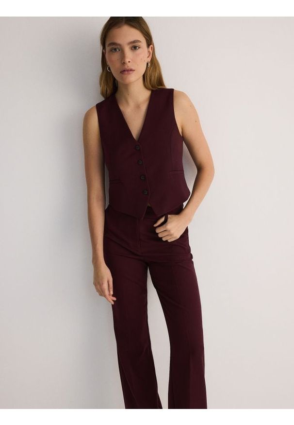 Reserved - Kamizelka garniturowa - burgundowy. Kolor: czerwony. Materiał: wiskoza, tkanina