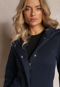 Renee - Granatowa Długa Bluza Ocieplona z Kapturem Ahella. Typ kołnierza: kaptur. Kolor: niebieski. Materiał: tkanina. Długość: długie. Sezon: zima, jesień #2
