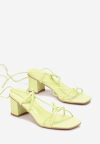 Renee - Żółte Sandały Rhodike. Nosek buta: otwarty. Kolor: żółty. Wzór: jednolity, aplikacja, gładki. Sezon: lato. Obcas: na słupku