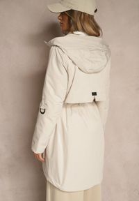 Renee - Jasnobeżowa Kurtka Typu Parka z Kapturem o Klasycznym Kroju Tulania. Okazja: na co dzień, na spacer. Typ kołnierza: kaptur. Kolor: beżowy. Materiał: jeans. Styl: klasyczny #4