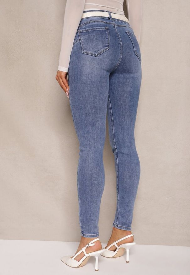 Renee - Jasnoniebieskie Jeansy z Bawełną Skinny Push Up Yastebia. Okazja: na co dzień. Stan: podwyższony. Kolor: niebieski. Wzór: aplikacja. Styl: elegancki, casual