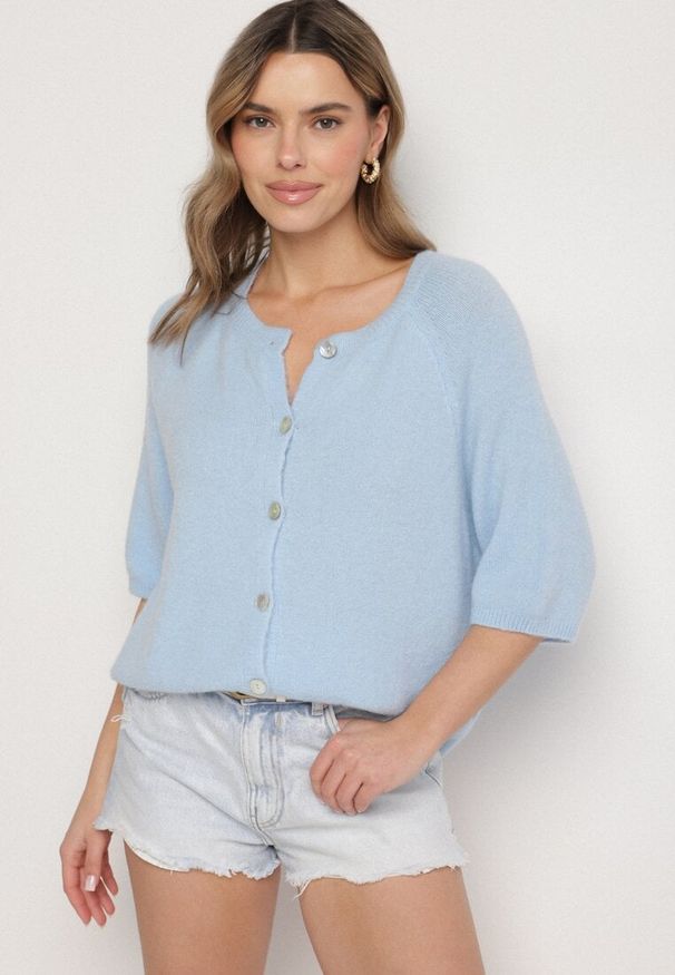 Born2be - Jasnoniebieski Kardigan z Wełną z Rękawami Długości 3/4 Iffolara. Okazja: na co dzień. Kolor: niebieski. Materiał: wełna. Styl: klasyczny, casual, elegancki