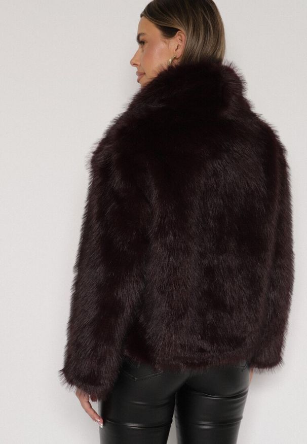 Born2be - Bordowa Kurtka Futerko z Ozdobnym Kołnierzem Devrenna. Okazja: na co dzień. Kolor: czerwony. Materiał: futro. Sezon: zima. Styl: casual, elegancki, klasyczny