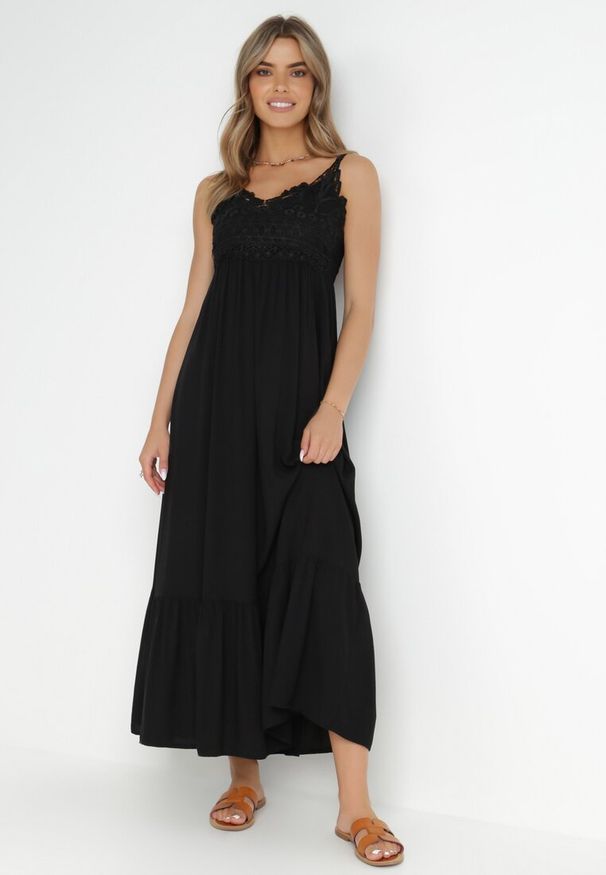 Born2be - Czarna Sukienka Xeraios. Okazja: na randkę. Kolor: czarny. Materiał: koronka, tkanina. Długość rękawa: na ramiączkach. Wzór: koronka, gładki, aplikacja. Typ sukienki: trapezowe. Styl: elegancki. Długość: maxi