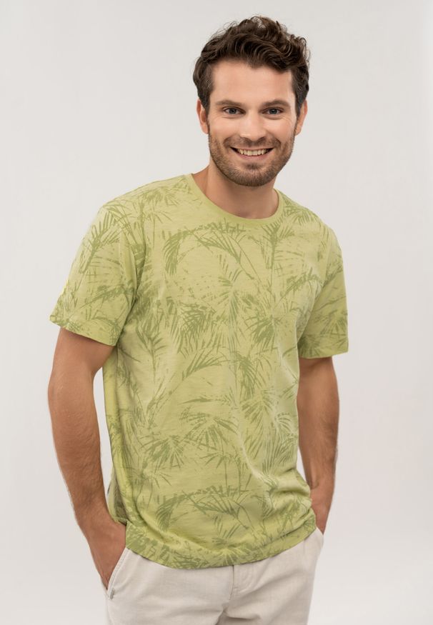 Volcano - T-shirt z wakacyjnym motywem, Comfort Fit, T-EXOTIC. Okazja: na co dzień. Materiał: materiał. Długość rękawa: krótki rękaw. Długość: krótkie. Wzór: nadruk. Styl: wakacyjny