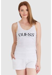 Guess - GUESS Biały top damski z logo z koralików, Rozmiar XS. Kolor: biały. Materiał: prążkowany, bawełna. Wzór: nadruk