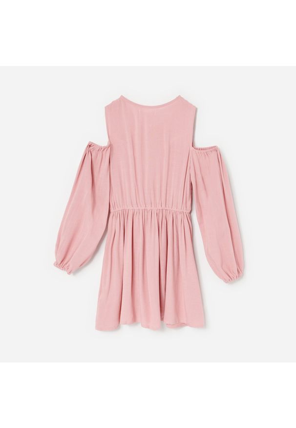 Reserved - Sukienka z odkrytymi ramionami - Kremowy. Kolor: kremowy. Typ sukienki: z odkrytymi ramionami