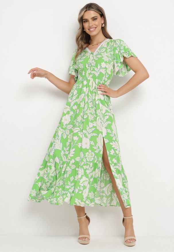 Born2be - Jasnozielona Wiskozowa Rozkloszowana Sukienka z Ozdobnym Wiązaniem i Koronkową Tasiemką z Gumką w Pasie Lalmarie. Okazja: do pracy, na co dzień, na spotkanie biznesowe, na spacer. Kolor: zielony. Materiał: wiskoza, koronka. Wzór: aplikacja. Styl: biznesowy, casual