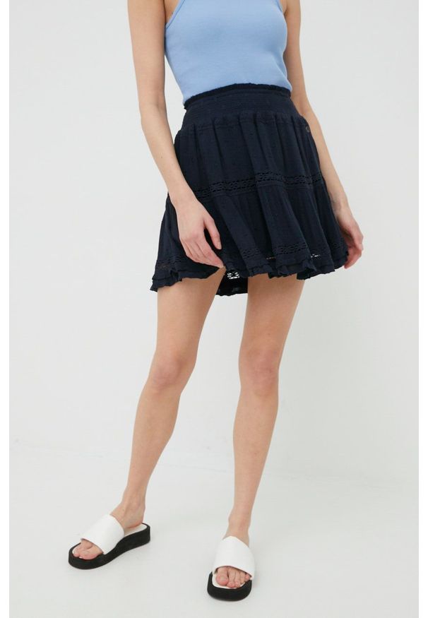 Superdry spódnica kolor granatowy mini rozkloszowana. Kolor: niebieski. Materiał: tkanina