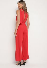 Born2be - Czerwony Kombinezon Bez Rękawów z Ozdobnym Wiązaniem i Szerokimi Nogawkami Silarine. Okazja: na co dzień. Kolor: czerwony. Materiał: jeans. Długość rękawa: bez rękawów. Styl: casual, elegancki, sportowy, klasyczny #6