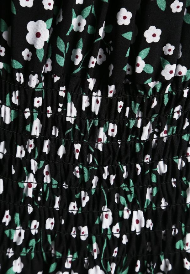 Born2be - Czarna Bawełniana Sukienka Hiszpanka w Kwiaty z Marszczoną Gumką w Talii Rosaliya. Typ kołnierza: dekolt hiszpanka. Kolor: czarny. Materiał: bawełna. Wzór: kwiaty