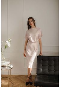 Figl - Sukienka Midi z Krótkim Kimonowym Rękawem - Różowa. Kolor: różowy. Materiał: poliester, elastan, wiskoza. Długość: midi