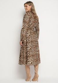 Born2be - Brązowa Sukienka z Wiskozą o Koszulowym Kroju z Wiązanym Paskiem w Panterkę Raivenne. Typ kołnierza: dekolt w kształcie V. Kolor: brązowy. Materiał: wiskoza. Wzór: motyw zwierzęcy. Typ sukienki: koszulowe. Styl: elegancki #5