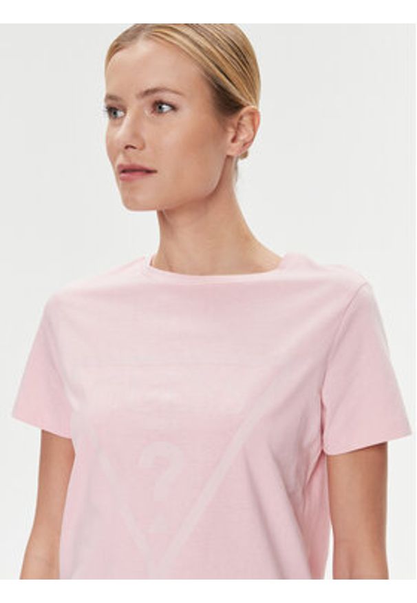 Guess T-Shirt Adele V2YI07 K8HM0 Różowy Regular Fit. Kolor: różowy. Materiał: bawełna