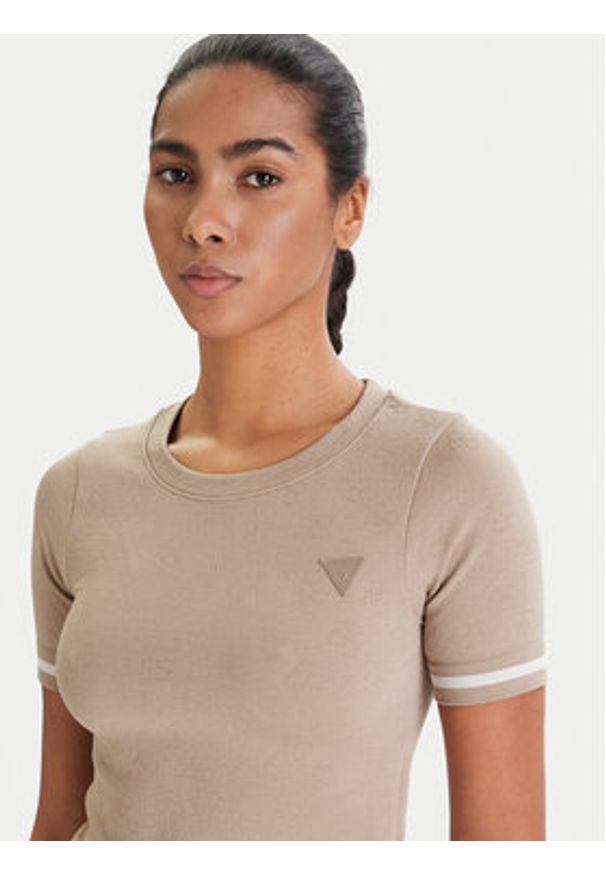 Guess T-Shirt V6RP02 Z4692 Beżowy Slim Fit. Kolor: beżowy. Materiał: syntetyk