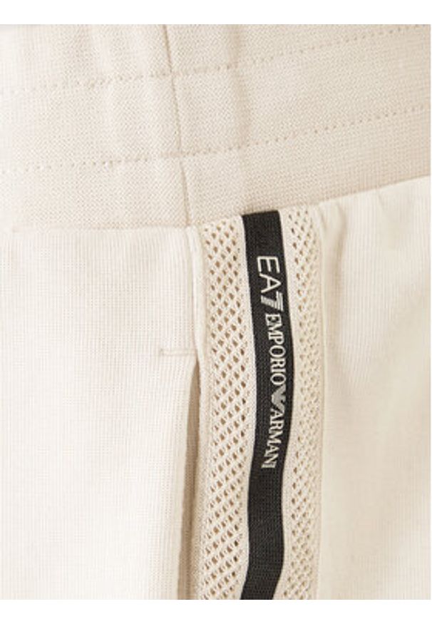 EA7 Emporio Armani Spodnie dresowe 7M001482 AF12660 U1088 Beżowy Regular Fit. Kolor: beżowy. Materiał: bawełna