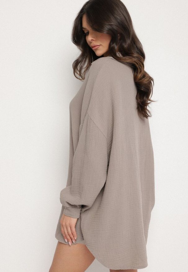 Born2be - Beżowa Bawełniana Koszula Muślinowa Atelora. Typ kołnierza: kołnierzyk klasyczny. Kolor: beżowy. Materiał: bawełna. Długość rękawa: długi rękaw. Długość: długie. Sezon: wiosna, lato. Styl: klasyczny