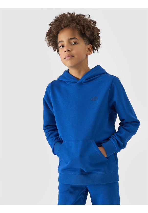 4f - 4F Bluza dresowa nierozpinana z kapturem chłopięca - niebieska 140 (9-10 lat). Okazja: na co dzień. Typ kołnierza: kaptur. Kolor: niebieski. Materiał: dresówka. Wzór: gładki, ze splotem. Sezon: lato. Styl: casual, sportowy