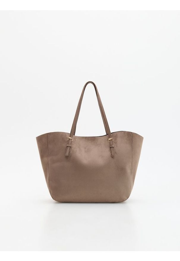 Reserved - Torebka shopper z imitacji zamszu - beżowy. Kolor: beżowy. Materiał: zamszowe