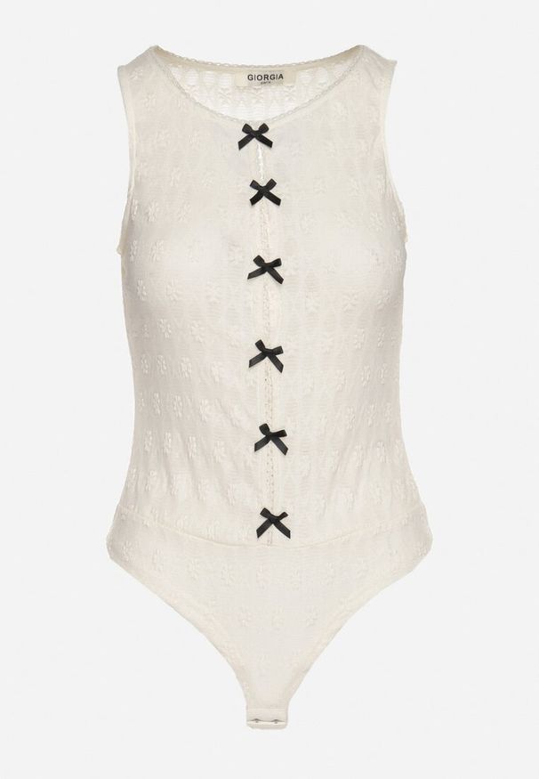 Born2be - Beżowe Body Ozdobione Kokardkami Ovilene. Okazja: na co dzień. Typ kołnierza: kokarda. Kolor: beżowy. Materiał: jeans. Wzór: aplikacja. Styl: casual, klasyczny