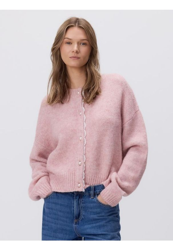 Reserved - Kardigan z dekoracyjnymi guzikami - różowy. Kolor: różowy. Materiał: dzianina, wełna