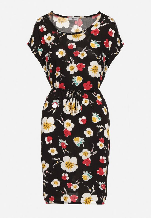 Born2be - Czarno-Czerwona Wiskozowa Sukienka w Kwiaty z Materiałowym Paskiem w Talii Risse. Kolekcja: plus size. Kolor: czarny. Materiał: wiskoza, materiał. Wzór: kwiaty. Sezon: lato. Typ sukienki: proste, dla puszystych. Styl: elegancki