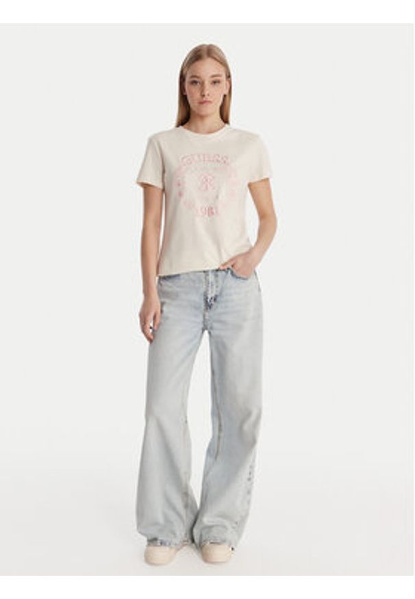 Guess T-Shirt V6RI12 J1314 Biały Regular Fit. Kolor: biały. Materiał: bawełna