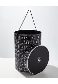 MAISON MICHEL PARIS - Czarne pudełko na kapelusz. Kolor: czarny. Wzór: aplikacja #3