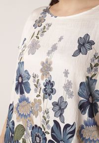 Born2be - Niebieska Wiskozowa Bluzka w Kwiaty Talina. Okazja: na co dzień. Kolor: niebieski. Materiał: wiskoza. Wzór: kwiaty. Styl: elegancki, klasyczny, casual #6