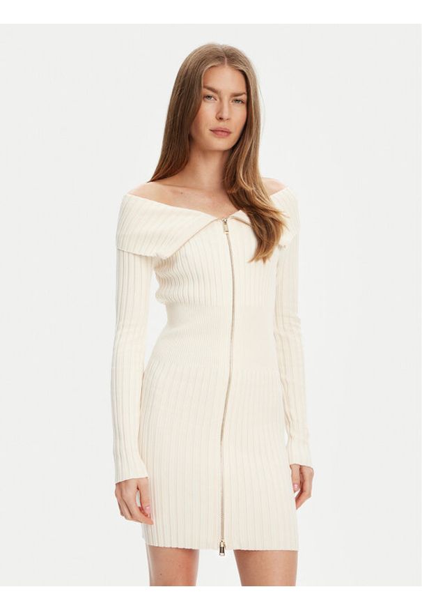 Guess Sukienka dzianinowa W5YK28 Z30I2 Écru Slim Fit. Materiał: wiskoza