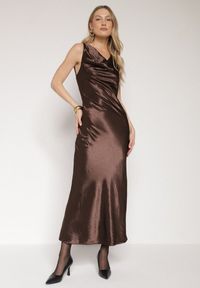Born2be - Brązowa Koktajlowa Sukienka Satynowa z Wiskozy z Bawełną Delinavia. Kolor: brązowy. Materiał: satyna, bawełna, wiskoza. Styl: wizytowy #5