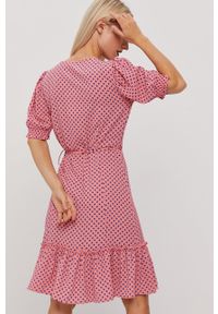 Jacqueline de Yong - Sukienka. Kolor: różowy. Materiał: tkanina. Długość rękawa: krótki rękaw. Typ sukienki: rozkloszowane. Długość: mini #3