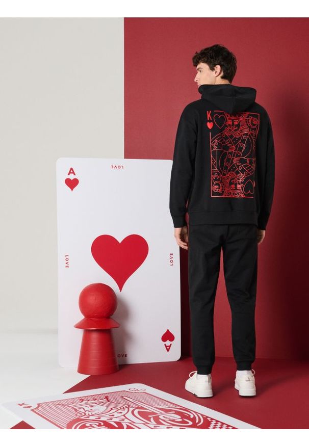 Sinsay - Bluza hoodie z nadrukiem - czarny. Kolor: czarny. Wzór: nadruk