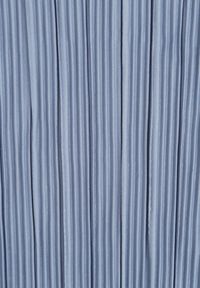 Born2be - Niebieska Bluzka na Krótki Rękaw z Plisowanej Tkaniny Undirea. Okazja: do pracy, na co dzień. Kolor: niebieski. Materiał: tkanina. Długość rękawa: krótki rękaw. Długość: krótkie. Styl: elegancki, klasyczny, casual #5