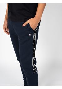 Champion Spodnie "Sweat Pants" | 217833 | Mężczyzna | Granatowy. Okazja: na co dzień. Kolor: niebieski. Materiał: bawełna, poliester. Wzór: nadruk. Styl: casual, sportowy #3