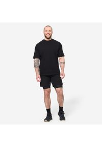 DOMYOS - Koszulka z krótkim rękawem męska Domyos Gym & Pilates. Kolor: czarny, biały, wielokolorowy. Materiał: tkanina, prążkowany, materiał, bawełna, elastan. Długość rękawa: krótki rękaw. Długość: krótkie. Sport: joga i pilates