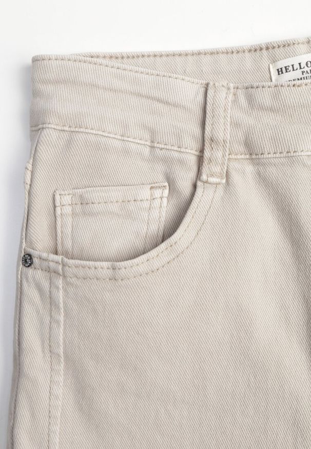 Renee - Beżowe Jeansy Szerokie Phririope. Okazja: na co dzień. Stan: podwyższony. Kolor: beżowy. Wzór: aplikacja. Styl: casual, elegancki