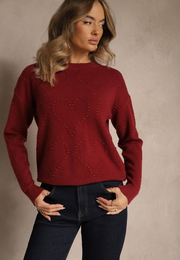 Renee - Bordowy Sweter z Tłoczonymi Sercami Unareia. Okazja: na co dzień. Kolor: czerwony. Materiał: jeans. Sezon: jesień. Styl: casual